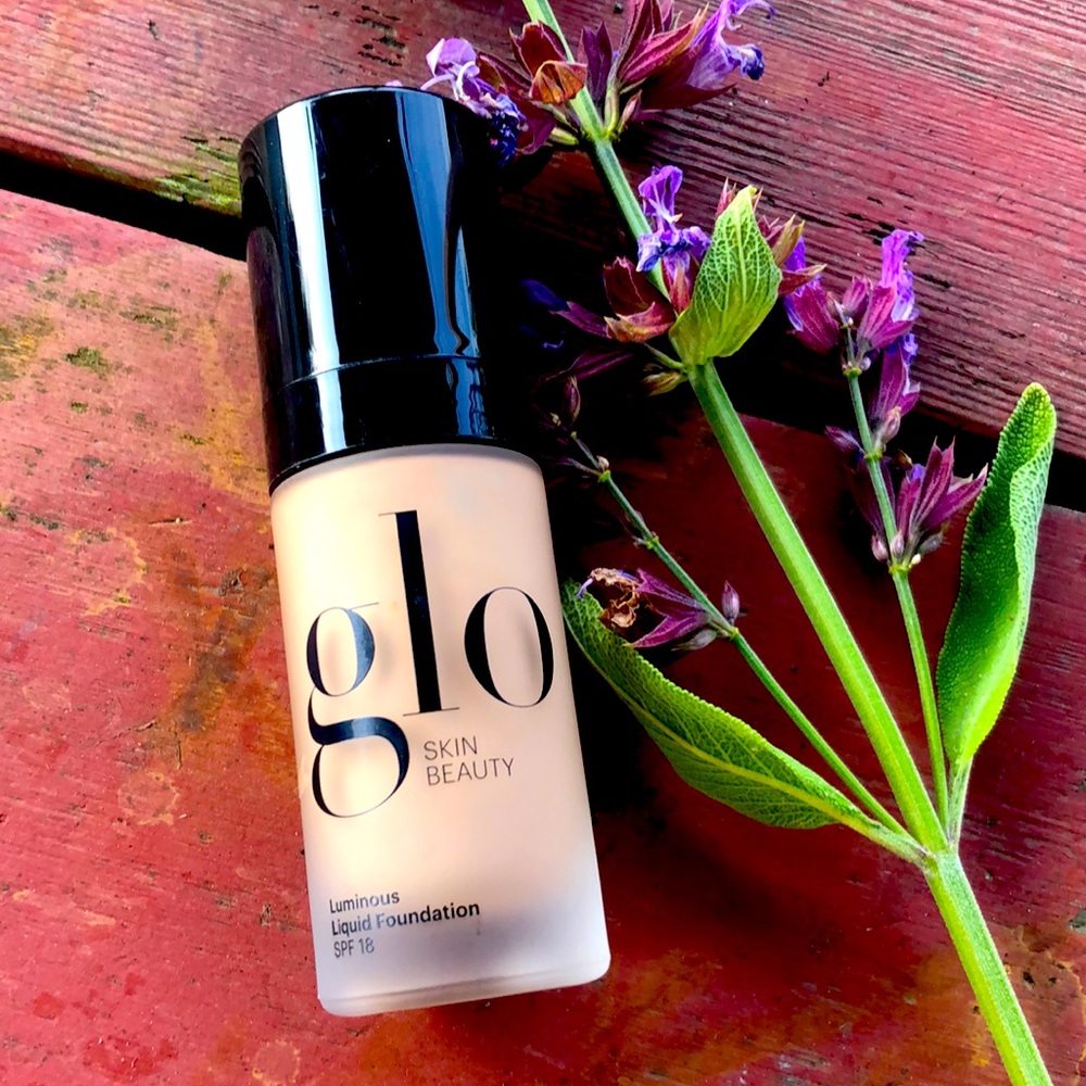 glo Skin Beauty Luminous Liquid Foundation SPF18